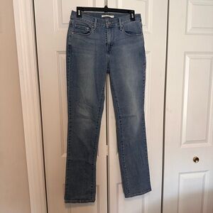 Levi’s 505 straight leg jeans. Light wash. Size 4. EUC
